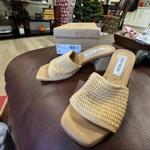 EUC STEVE MADDEN SANDALS size 7